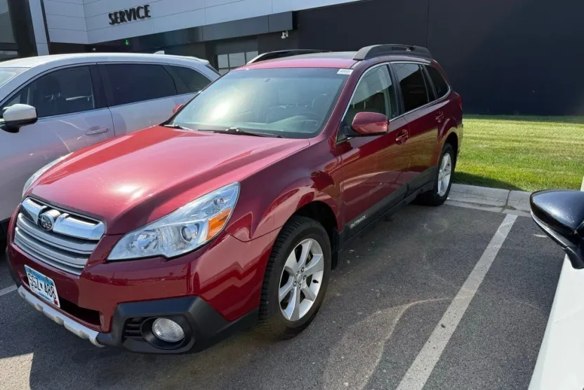 2013 Subaru Outback Limited photo 1