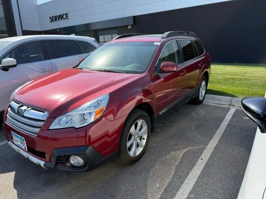 2013 Subaru Outback 3.6R Limited photo 1