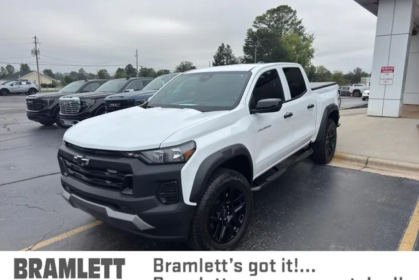 2023 Chevrolet Colorado Trail Boss photo 1