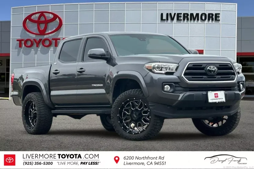 2018 Toyota Tacoma SR5 V6 photo 1