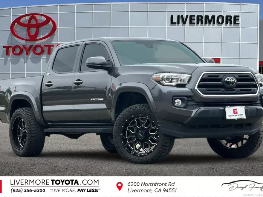 2018 Toyota Tacoma SR5 V6 photo 1