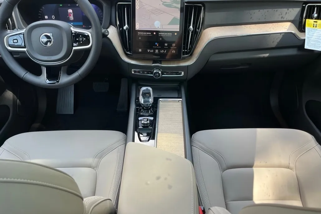 2026 Volvo XC60 B5 Plus photo 1