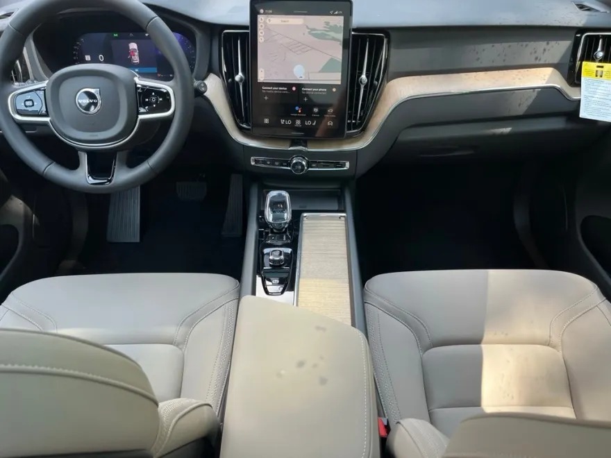 2026 Volvo XC60 B5 Plus photo 1
