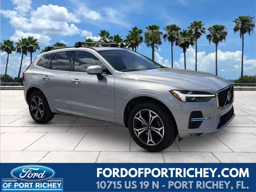 2022 Volvo XC60 Momentum photo 1