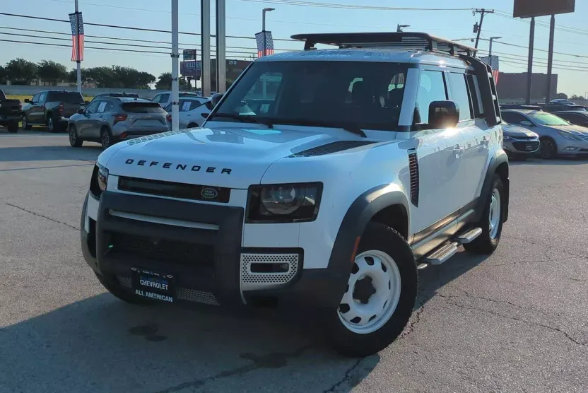 2023 Land Rover Defender S photo 1