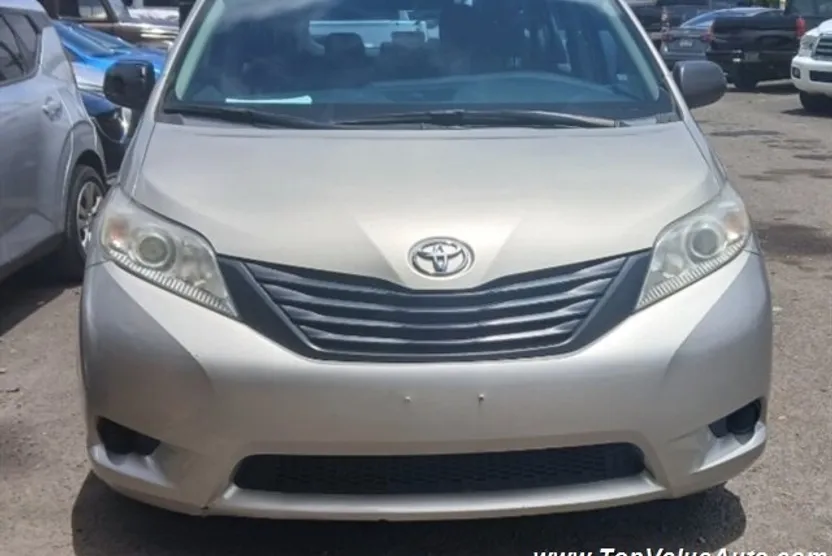 2017 Toyota Sienna L photo 1
