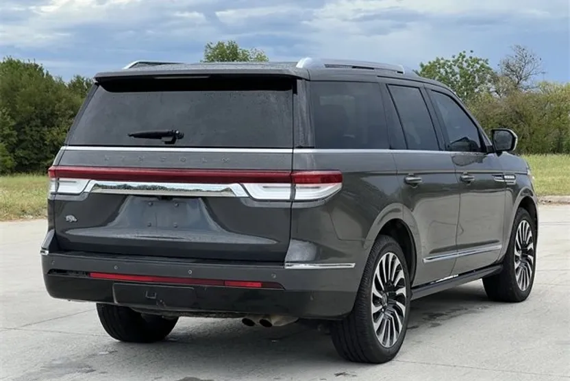 2022 Lincoln Navigator Black Label photo 1