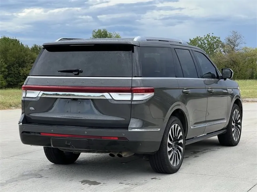 2022 Lincoln Navigator Black Label photo 1