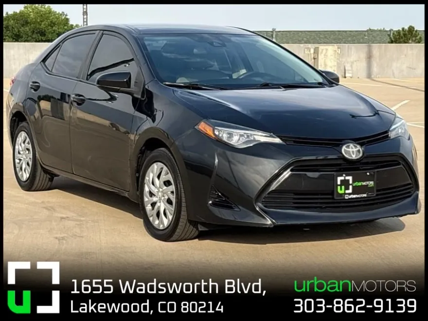 2017 Toyota Corolla LE photo 1