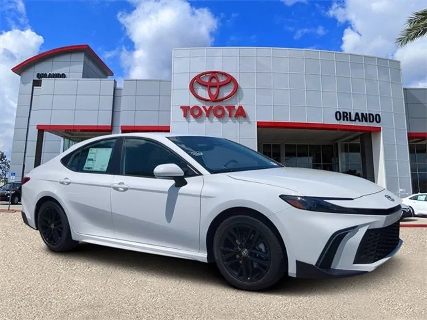 2026 Toyota Camry SE photo 1