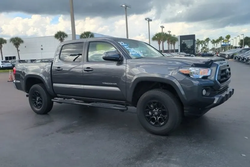 2022 Toyota Tacoma SR5 photo 1