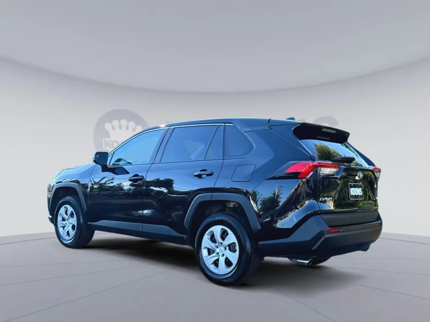 2024 Toyota RAV4 LE photo 1
