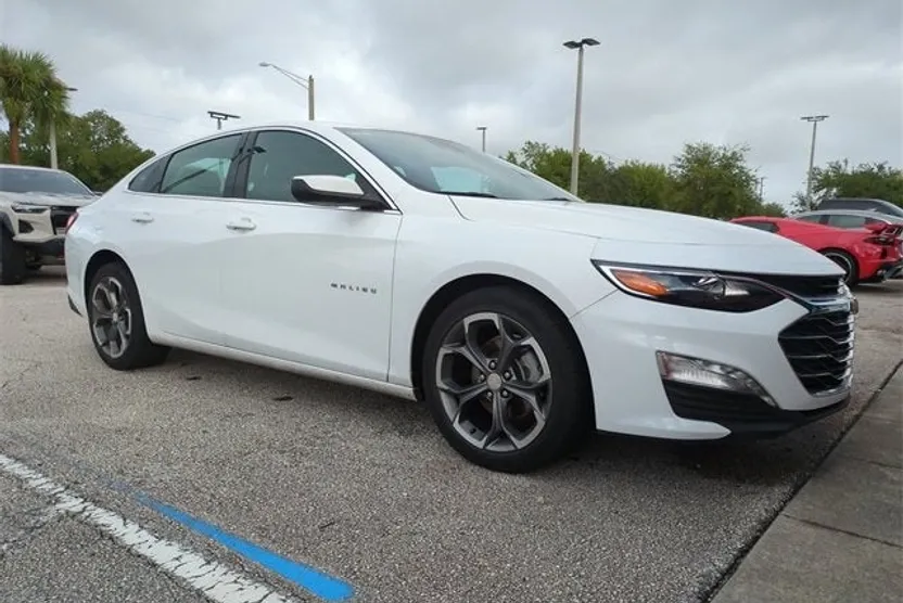 2024 Chevrolet Malibu 1LT photo 1