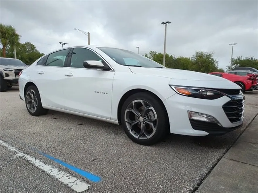 2024 Chevrolet Malibu 1LT photo 1