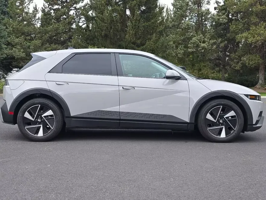 2025 Hyundai Ioniq 5 SE photo 1