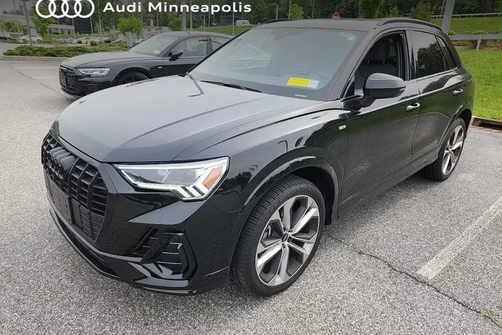 2022 Audi Q3 S line Premium Plus photo 1