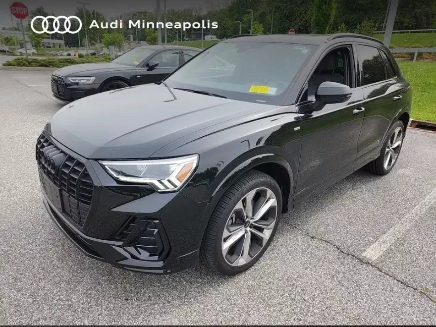 2022 Audi Q3 S line Premium Plus photo 1