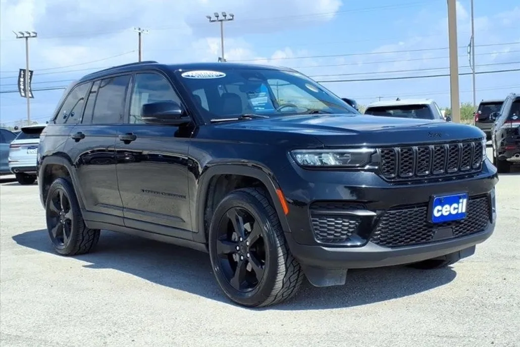 2023 Jeep Grand Cherokee Altitude photo 1