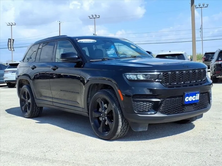 2023 Jeep Grand Cherokee Altitude photo 1
