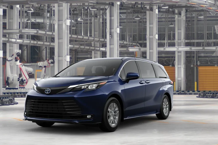 2025 Toyota Sienna XLE photo 1