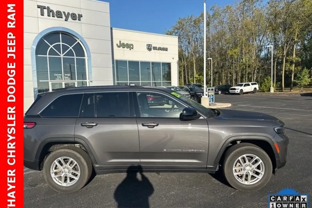 2023 Jeep Grand Cherokee Laredo photo 1