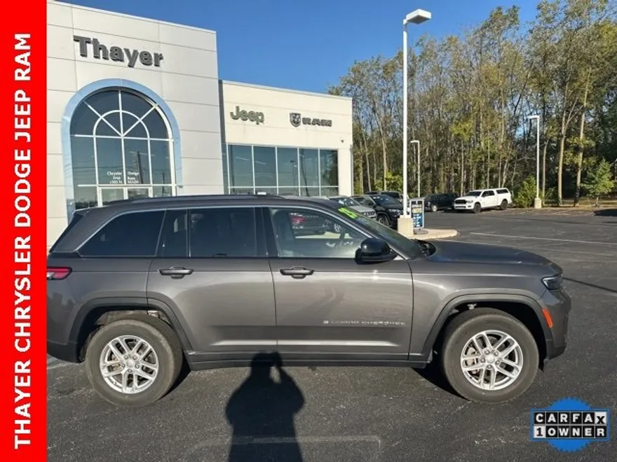 2023 Jeep Grand Cherokee Laredo photo 1