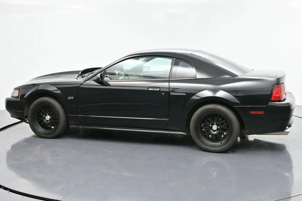 2003 Ford Mustang GT Deluxe photo 1