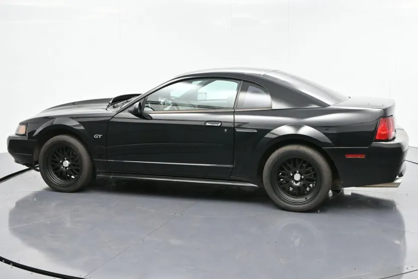 2003 Ford Mustang GT Deluxe photo 1