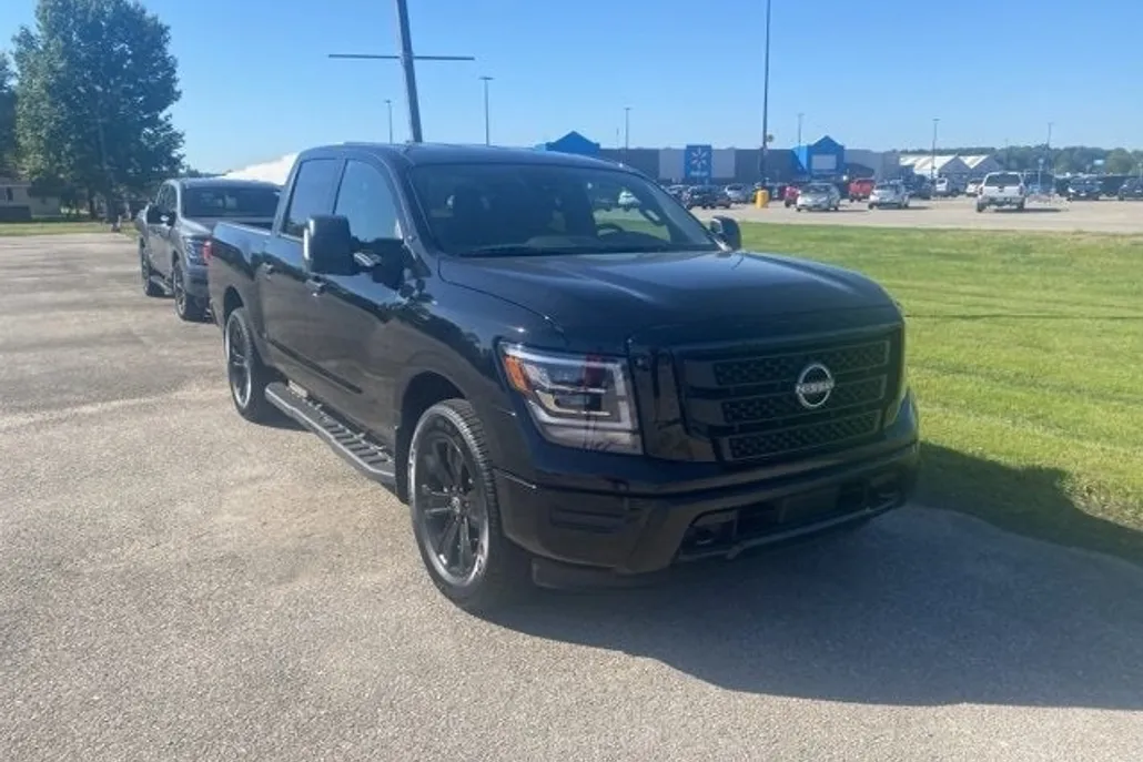 2024 Nissan Titan SV photo 1