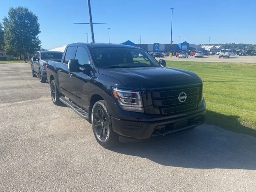 2024 Nissan Titan SV photo 1