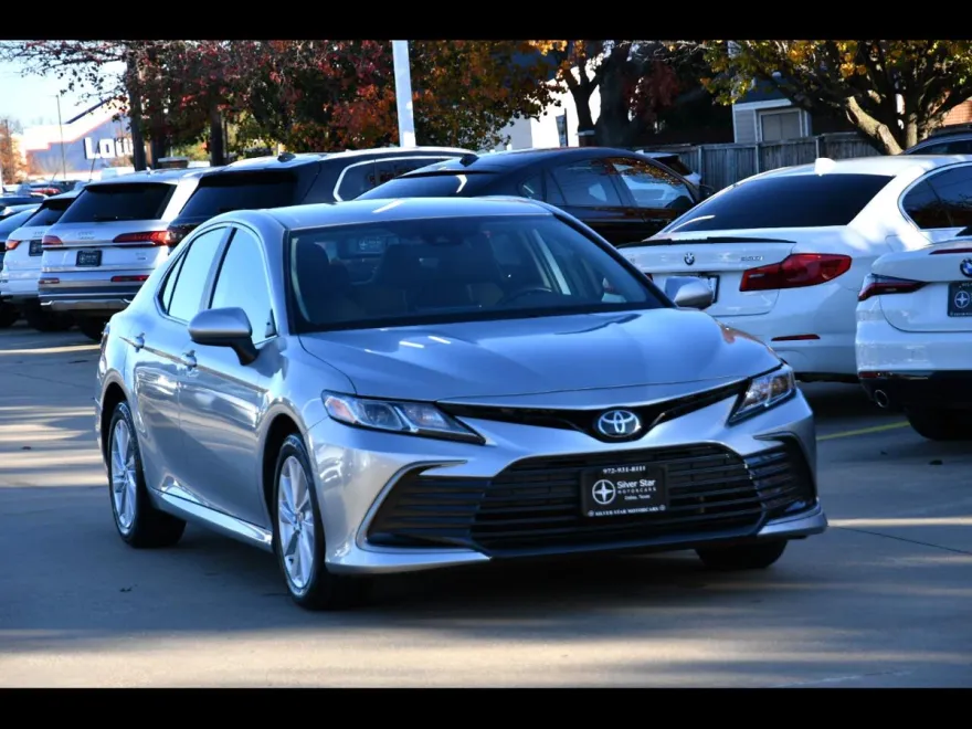 2024 Toyota Camry LE photo 1