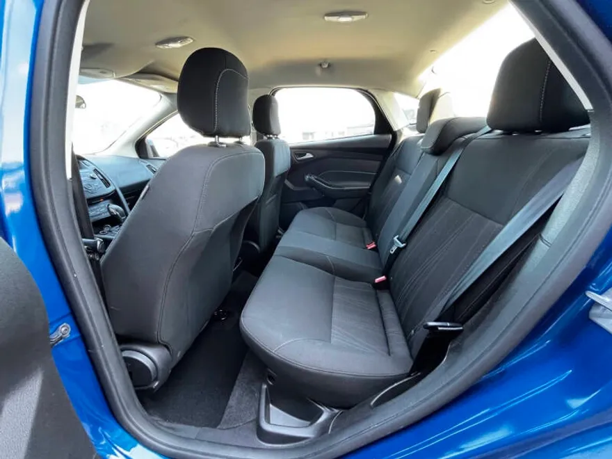 2018 Ford Focus SE photo 1