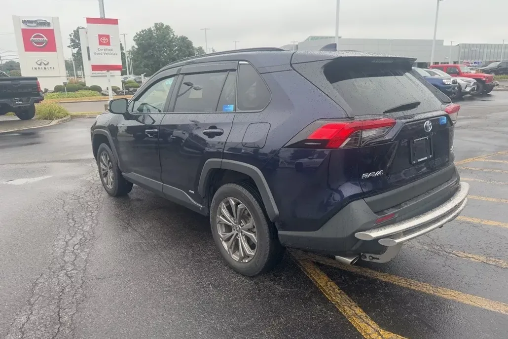2022 Toyota RAV4 Hybrid XLE Premium photo 1