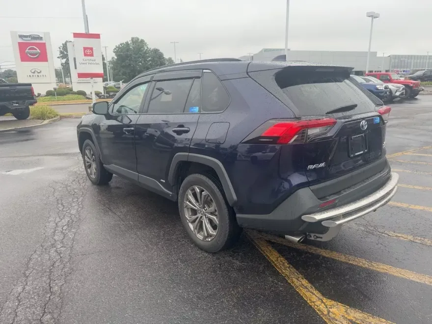 2022 Toyota RAV4 Hybrid XLE Premium photo 1