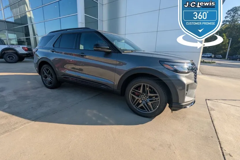 2025 Ford Explorer ST photo 1