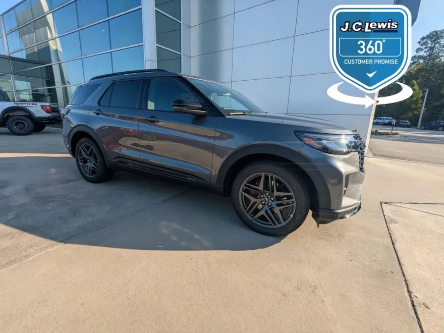 2025 Ford Explorer ST photo 1