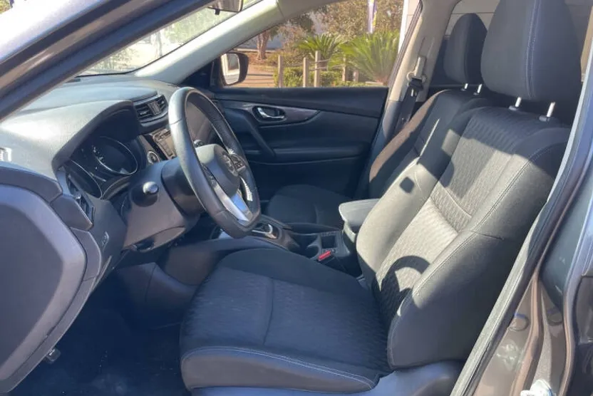 2020 Nissan Rogue SV photo 1