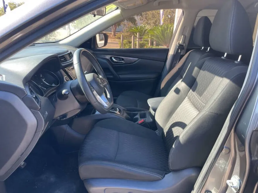 2020 Nissan Rogue SV photo 1