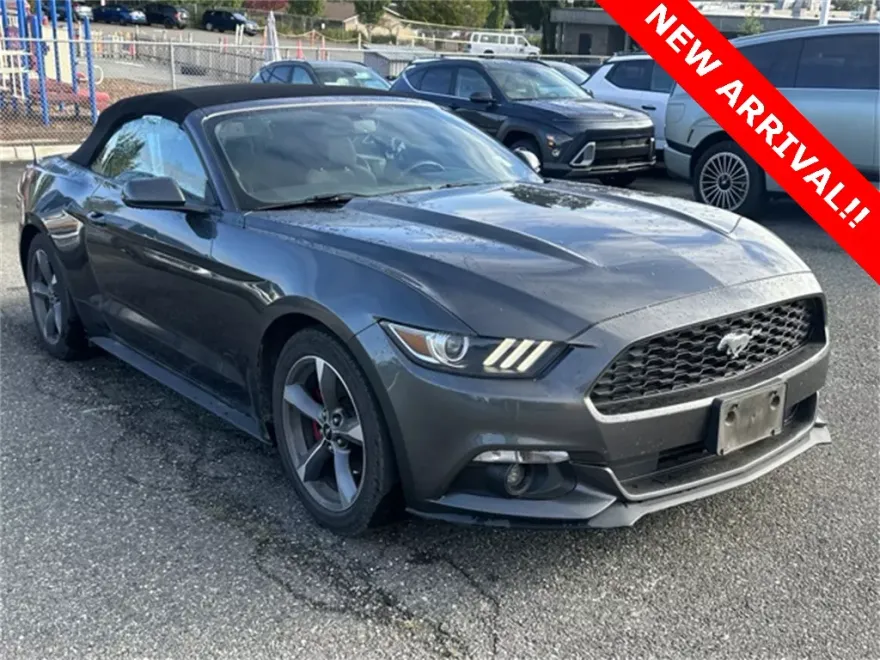 2015 Ford Mustang V6 Convertible photo 1
