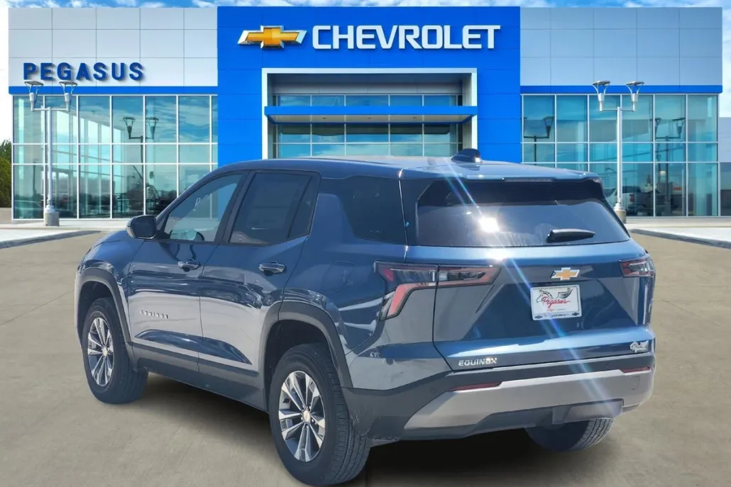 2026 Chevrolet Equinox LT photo 1