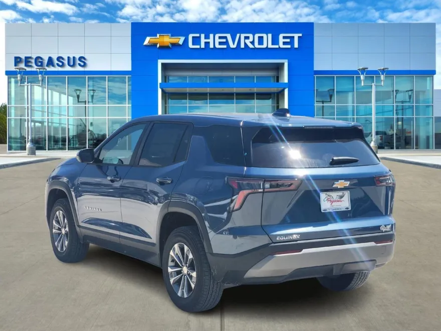 2026 Chevrolet Equinox LT photo 1