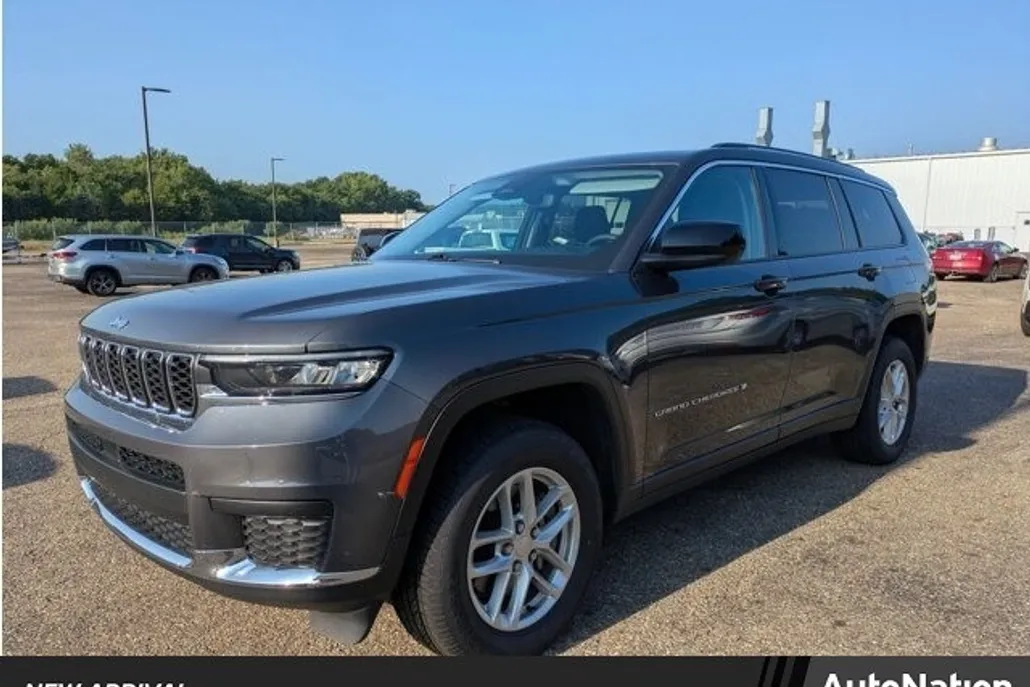 2023 Jeep Grand Cherokee Laredo photo 1
