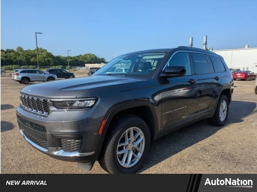 2023 Jeep Grand Cherokee Laredo photo 1