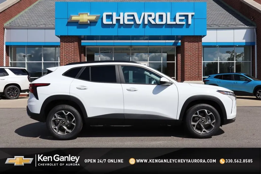 2025 Chevrolet Trax LT photo 1