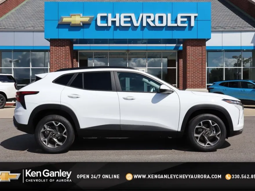 2025 Chevrolet Trax LT photo 1