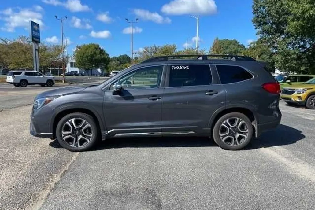 2023 Subaru Ascent Limited photo 1