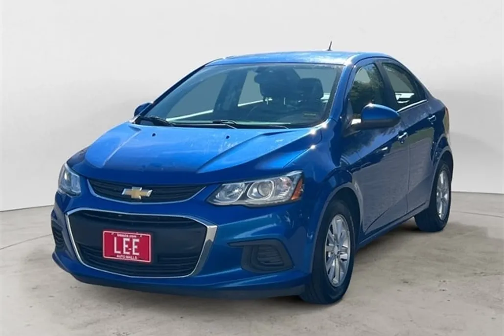 2017 Chevrolet Sonic LT photo 1