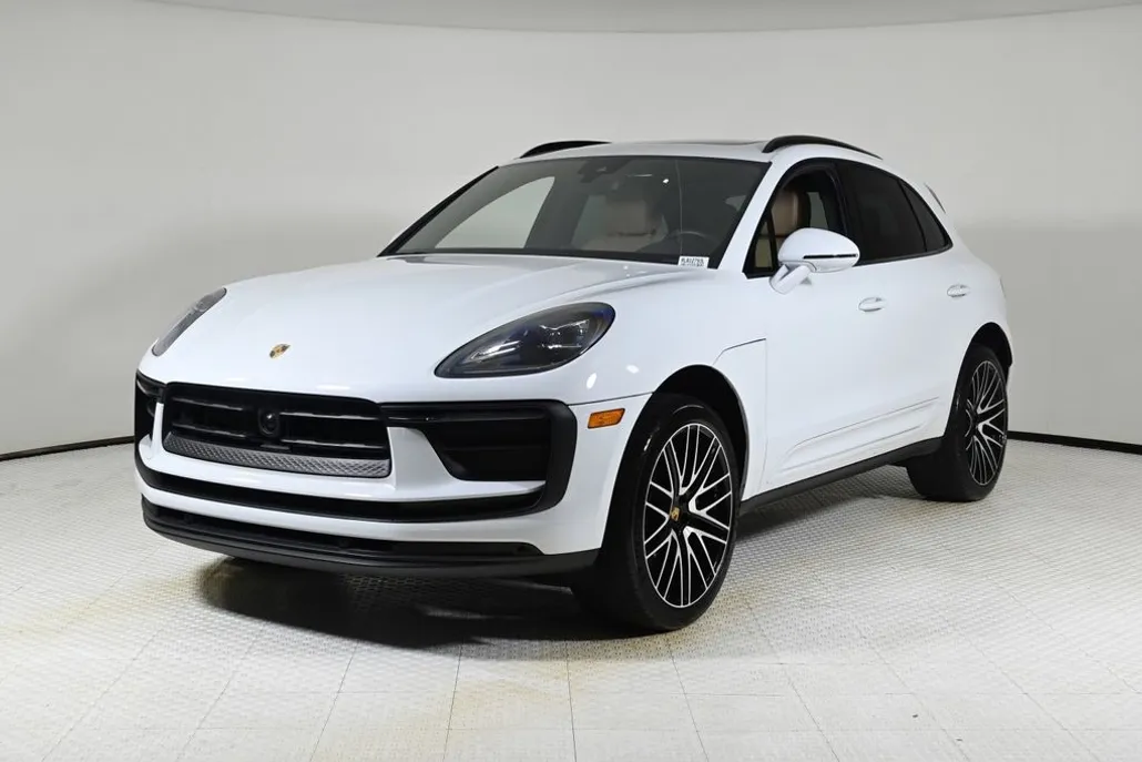 2024 Porsche Macan T photo 1