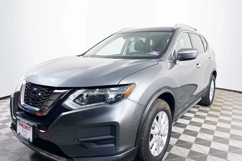 2019 Nissan Rogue SV photo 1