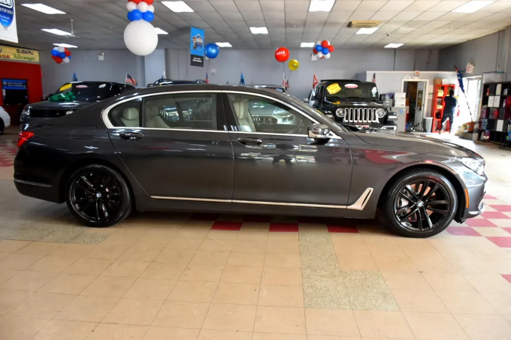 2017 Bmw 750i / B7 xDrive photo 1